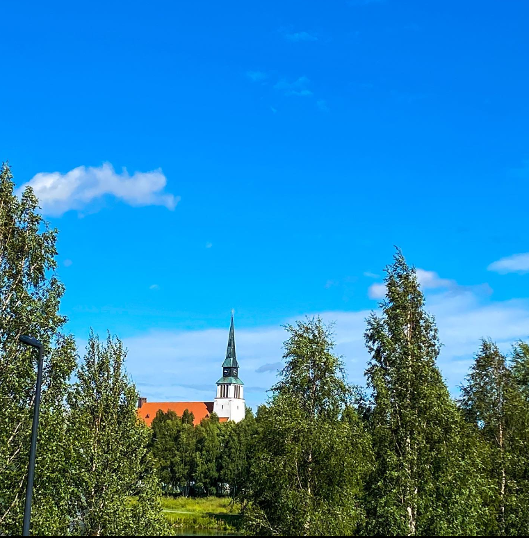 Kemijärven kirkko kesällä, kuva Pentti Tepsa