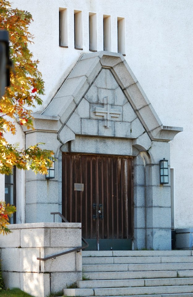 Kirkon ovi, kuvaaja Pentti Tepsa
