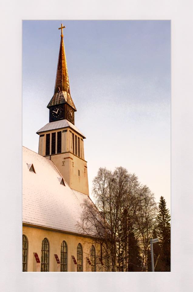 Kirkon talvinen torni, kuvaaja Pentti Tepsa